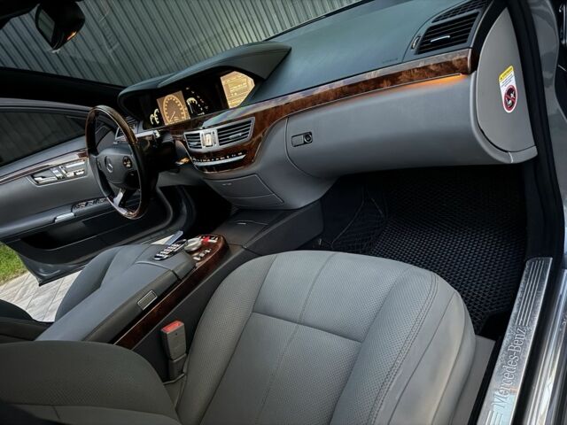 Мерседес С Клас 2008 у Ужгороді на Automoto.ua Сірий Мерседес С Клас, об'ємом двигуна 3 л та пробігом 231 тис. км за 10700 $, фото 23 на Automoto.ua