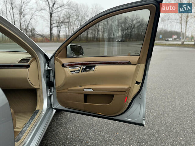 Серый Мерседес С Класс, объемом двигателя 5.5 л и пробегом 203 тыс. км за 14900 $, фото 28 на Automoto.ua