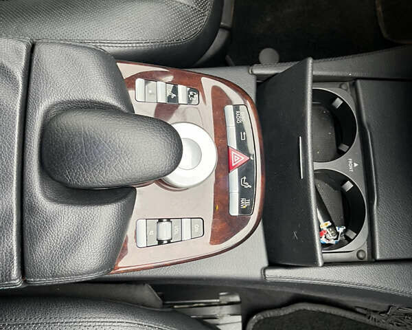 Серый Мерседес С Класс, объемом двигателя 2.99 л и пробегом 380 тыс. км за 11800 $, фото 8 на Automoto.ua