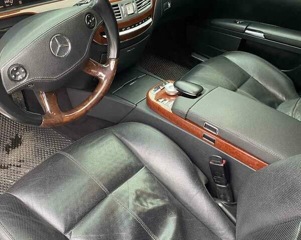 Серый Мерседес С Класс, объемом двигателя 3.5 л и пробегом 230 тыс. км за 11111 $, фото 10 на Automoto.ua