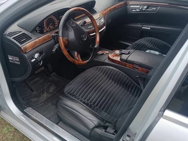 Сірий Мерседес С Клас, об'ємом двигуна 3 л та пробігом 250 тис. км за 10700 $, фото 5 на Automoto.ua