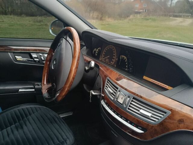 Сірий Мерседес С Клас, об'ємом двигуна 3 л та пробігом 250 тис. км за 10700 $, фото 3 на Automoto.ua