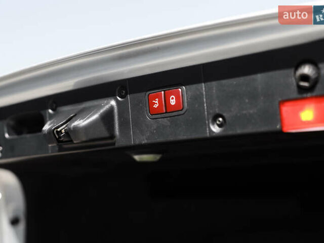 Серый Мерседес С Класс, объемом двигателя 6.2 л и пробегом 177 тыс. км за 15500 $, фото 80 на Automoto.ua