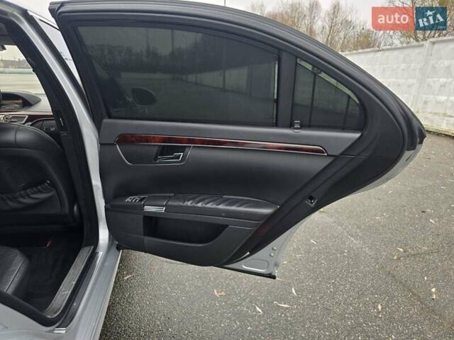 Серый Мерседес С Класс, объемом двигателя 5.5 л и пробегом 260 тыс. км за 10800 $, фото 15 на Automoto.ua