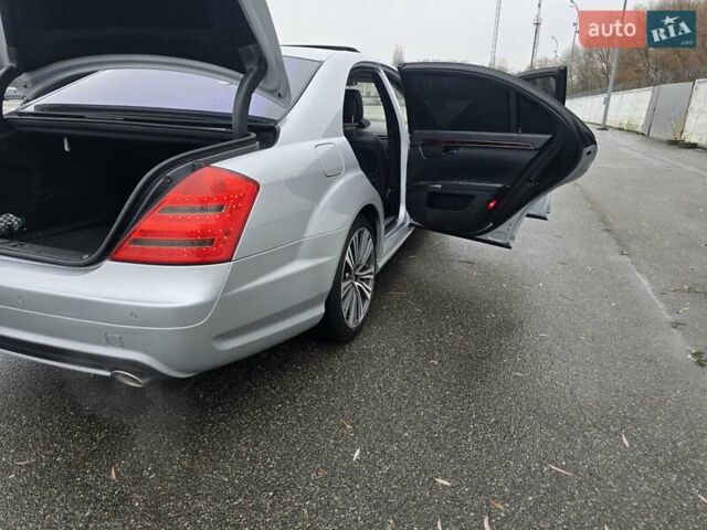 Серый Мерседес С Класс, объемом двигателя 5.5 л и пробегом 260 тыс. км за 10800 $, фото 6 на Automoto.ua