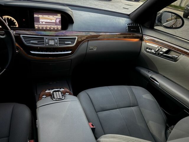 Мерседес С Клас 2008 у Ужгороді на Automoto.ua Сірий Мерседес С Клас, об'ємом двигуна 3 л та пробігом 231 тис. км за 10700 $, фото 13 на Automoto.ua