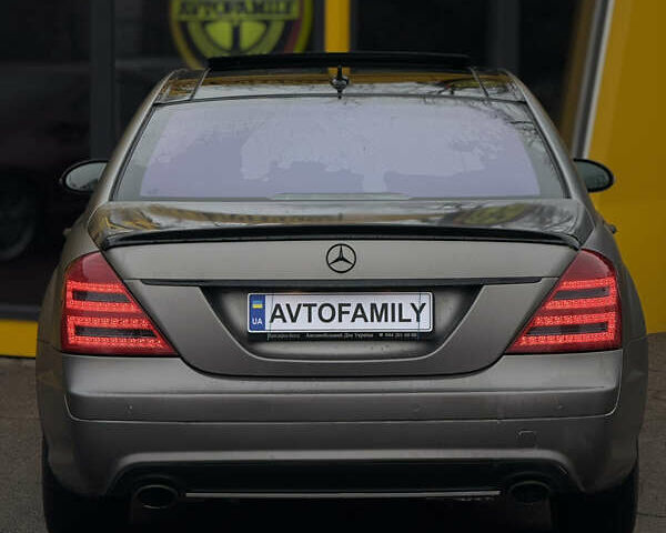 Сірий Мерседес С Клас, об'ємом двигуна 5.46 л та пробігом 314 тис. км за 8500 $, фото 3 на Automoto.ua