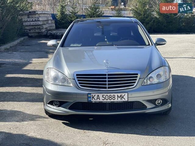 Сірий Мерседес С Клас, об'ємом двигуна 5.46 л та пробігом 141 тис. км за 16000 $, фото 12 на Automoto.ua
