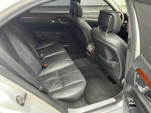 Сірий Мерседес С Клас, об'ємом двигуна 5.5 л та пробігом 238 тис. км за 9800 $, фото 10 на Automoto.ua