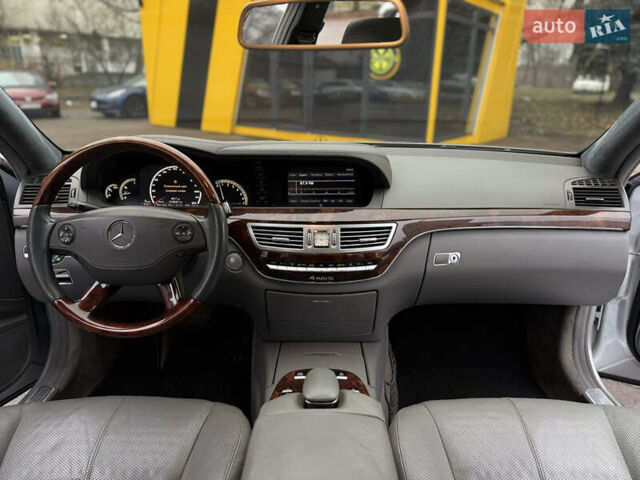 Сірий Мерседес С Клас, об'ємом двигуна 5.46 л та пробігом 314 тис. км за 8500 $, фото 15 на Automoto.ua