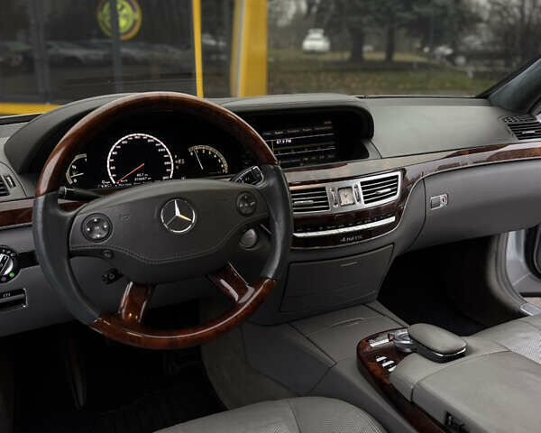 Сірий Мерседес С Клас, об'ємом двигуна 5.46 л та пробігом 314 тис. км за 8500 $, фото 17 на Automoto.ua