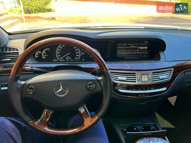 Серый Мерседес С Класс, объемом двигателя 5.5 л и пробегом 264 тыс. км за 9900 $, фото 3 на Automoto.ua