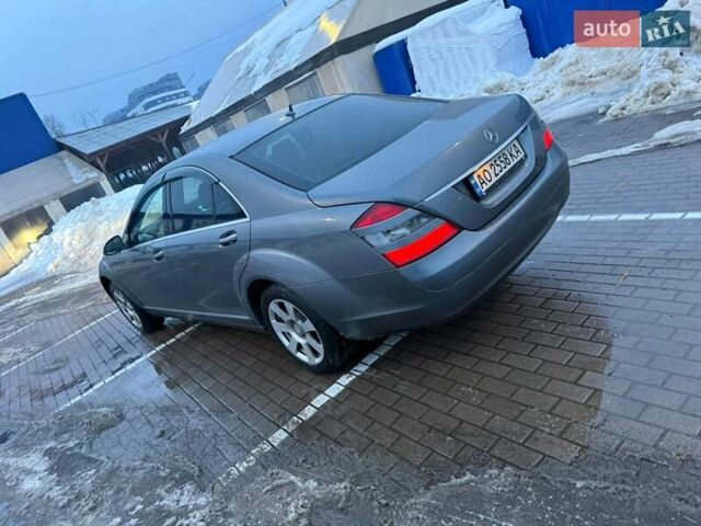 Серый Мерседес С Класс, объемом двигателя 3 л и пробегом 299 тыс. км за 12999 $, фото 2 на Automoto.ua