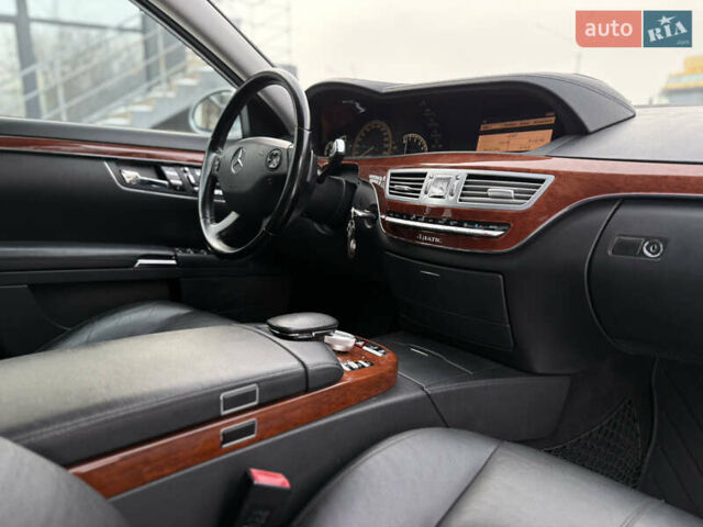 Серый Мерседес С Класс, объемом двигателя 3 л и пробегом 287 тыс. км за 11700 $, фото 45 на Automoto.ua