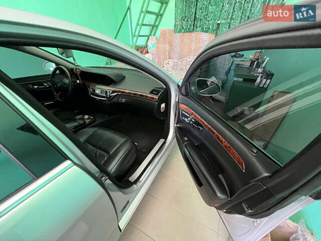 Сірий Мерседес С Клас, об'ємом двигуна 5.5 л та пробігом 230 тис. км за 9800 $, фото 9 на Automoto.ua