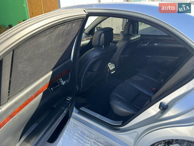 Сірий Мерседес С Клас, об'ємом двигуна 5.5 л та пробігом 230 тис. км за 9800 $, фото 18 на Automoto.ua