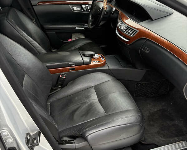 Сірий Мерседес С Клас, об'ємом двигуна 3.5 л та пробігом 342 тис. км за 10800 $, фото 11 на Automoto.ua