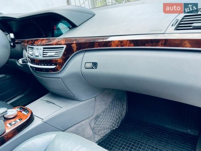Серый Мерседес С Класс, объемом двигателя 3 л и пробегом 280 тыс. км за 12800 $, фото 47 на Automoto.ua