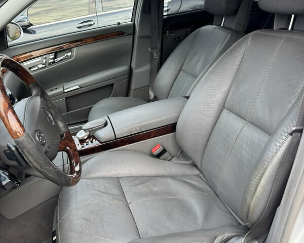 Серый Мерседес С Класс, объемом двигателя 4.7 л и пробегом 395 тыс. км за 8999 $, фото 13 на Automoto.ua