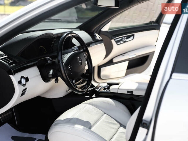 Серый Мерседес С Класс, объемом двигателя 6.2 л и пробегом 177 тыс. км за 15500 $, фото 30 на Automoto.ua