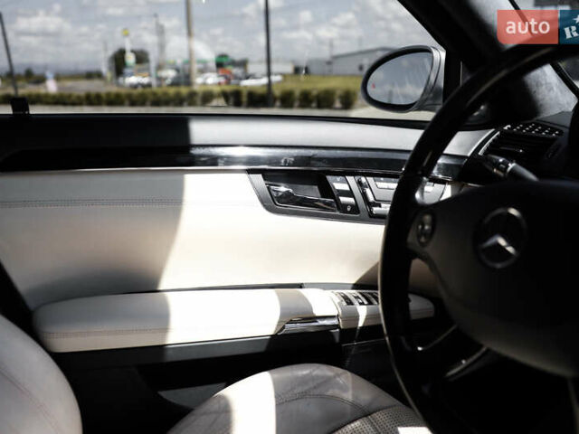 Серый Мерседес С Класс, объемом двигателя 6.2 л и пробегом 177 тыс. км за 15500 $, фото 32 на Automoto.ua