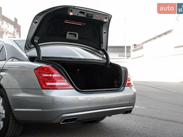 Серый Мерседес С Класс, объемом двигателя 6.21 л и пробегом 34 тыс. км за 80000 $, фото 68 на Automoto.ua