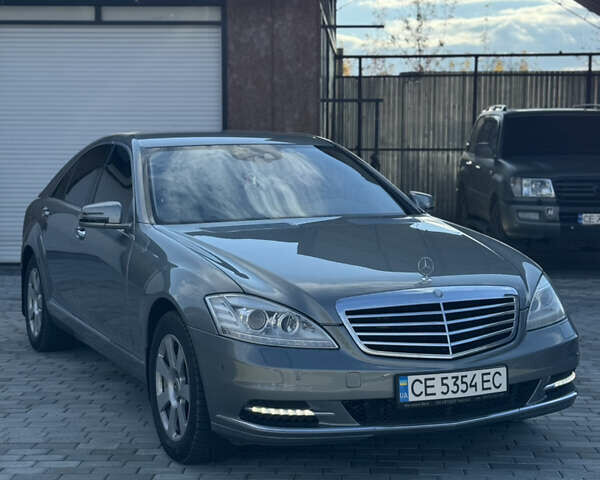 Серый Мерседес С Класс, объемом двигателя 3 л и пробегом 255 тыс. км за 18500 $, фото 2 на Automoto.ua