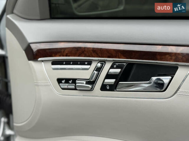 Сірий Мерседес С Клас, об'ємом двигуна 5.46 л та пробігом 218 тис. км за 13200 $, фото 17 на Automoto.ua