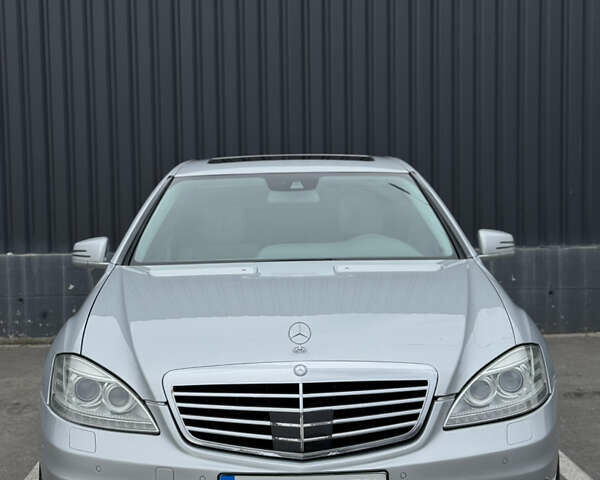 Сірий Мерседес С Клас, об'ємом двигуна 5.46 л та пробігом 218 тис. км за 13200 $, фото 2 на Automoto.ua