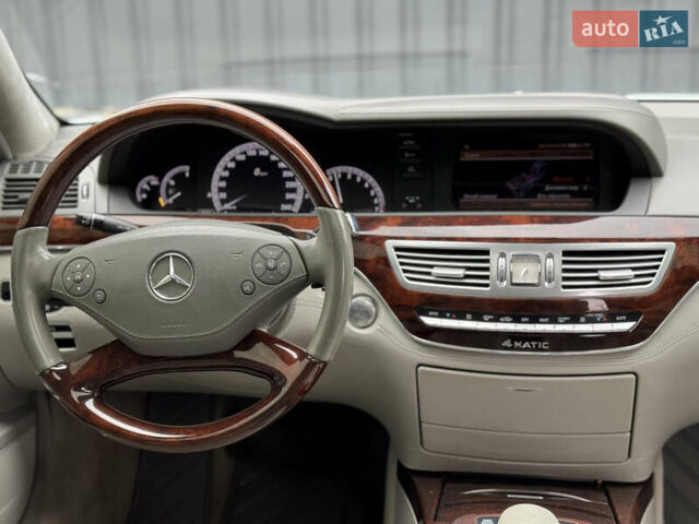 Сірий Мерседес С Клас, об'ємом двигуна 5.46 л та пробігом 218 тис. км за 13200 $, фото 24 на Automoto.ua