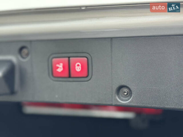 Сірий Мерседес С Клас, об'ємом двигуна 5.46 л та пробігом 218 тис. км за 13200 $, фото 34 на Automoto.ua