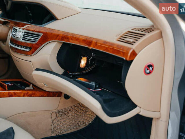 Серый Мерседес С Класс, объемом двигателя 6.21 л и пробегом 34 тыс. км за 80000 $, фото 48 на Automoto.ua