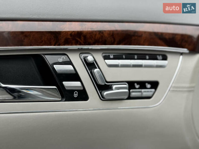Сірий Мерседес С Клас, об'ємом двигуна 5.46 л та пробігом 218 тис. км за 13200 $, фото 13 на Automoto.ua