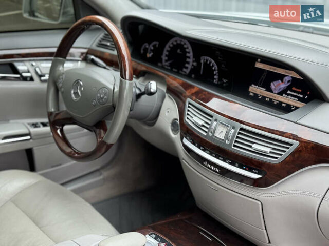 Сірий Мерседес С Клас, об'ємом двигуна 5.46 л та пробігом 218 тис. км за 13200 $, фото 15 на Automoto.ua