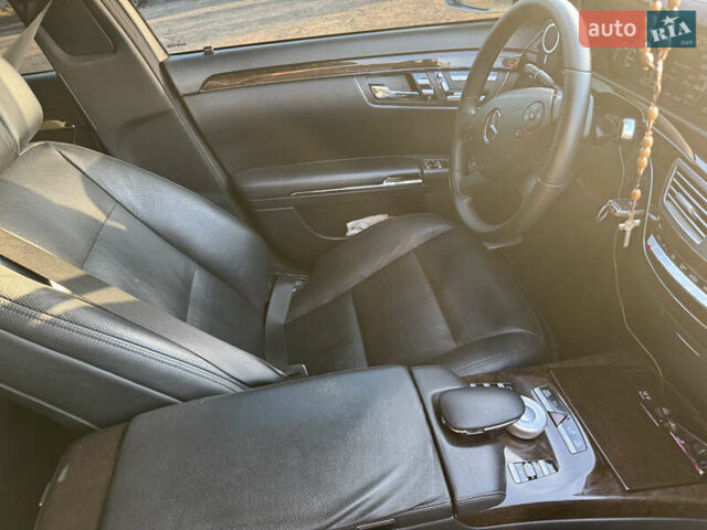 Серый Мерседес С Класс, объемом двигателя 2.99 л и пробегом 160 тыс. км за 18000 $, фото 14 на Automoto.ua