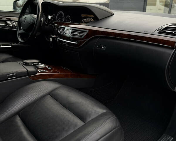 Сірий Мерседес С Клас, об'ємом двигуна 3 л та пробігом 255 тис. км за 16300 $, фото 68 на Automoto.ua