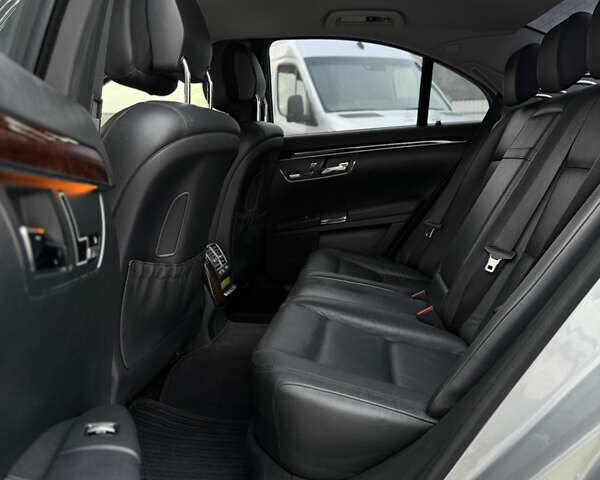 Серый Мерседес С Класс, объемом двигателя 3 л и пробегом 255 тыс. км за 16900 $, фото 75 на Automoto.ua