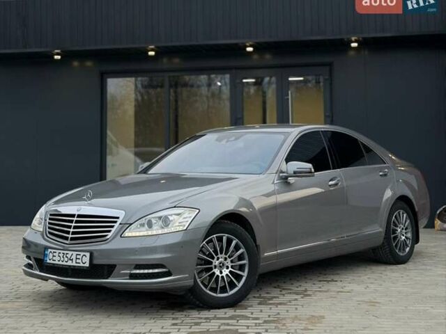 Сірий Мерседес С Клас, об'ємом двигуна 3 л та пробігом 255 тис. км за 16300 $, фото 1 на Automoto.ua