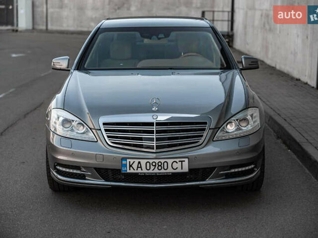 Серый Мерседес С Класс, объемом двигателя 6.21 л и пробегом 34 тыс. км за 80000 $, фото 3 на Automoto.ua