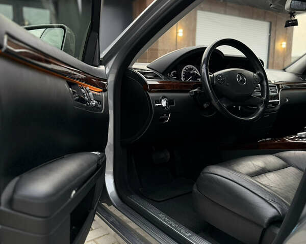 Сірий Мерседес С Клас, об'ємом двигуна 3 л та пробігом 255 тис. км за 16300 $, фото 43 на Automoto.ua