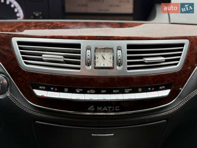Сірий Мерседес С Клас, об'ємом двигуна 4.66 л та пробігом 195 тис. км за 11500 $, фото 33 на Automoto.ua