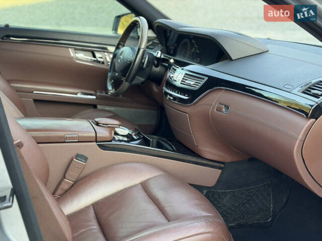 Сірий Мерседес С Клас, об'ємом двигуна 3 л та пробігом 270 тис. км за 19500 $, фото 30 на Automoto.ua