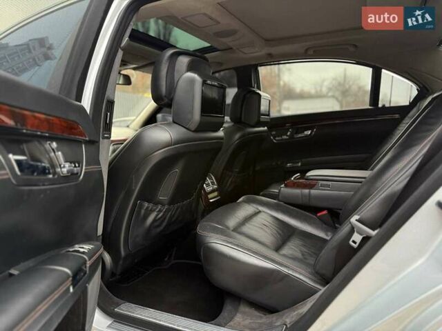 Сірий Мерседес С Клас, об'ємом двигуна 4.66 л та пробігом 195 тис. км за 11500 $, фото 41 на Automoto.ua