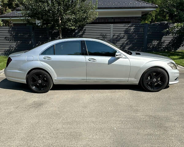 Серый Мерседес С Класс, объемом двигателя 4.66 л и пробегом 195 тыс. км за 13499 $, фото 4 на Automoto.ua