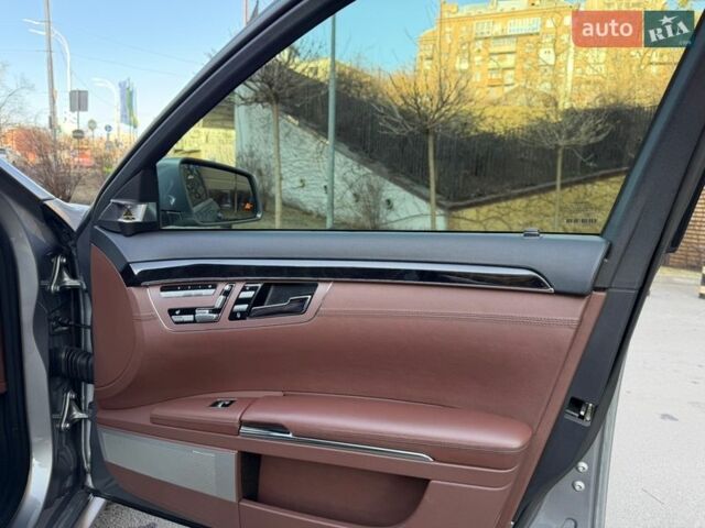 Сірий Мерседес С Клас, об'ємом двигуна 3 л та пробігом 272 тис. км за 21700 $, фото 26 на Automoto.ua