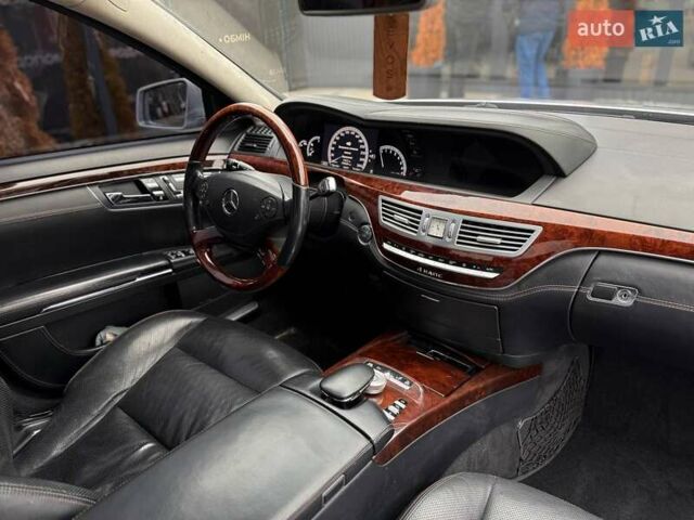 Сірий Мерседес С Клас, об'ємом двигуна 4.66 л та пробігом 195 тис. км за 11500 $, фото 19 на Automoto.ua