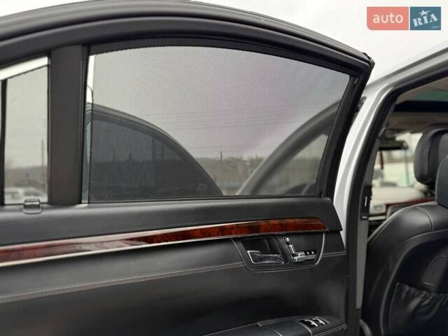 Сірий Мерседес С Клас, об'ємом двигуна 4.66 л та пробігом 195 тис. км за 11500 $, фото 40 на Automoto.ua