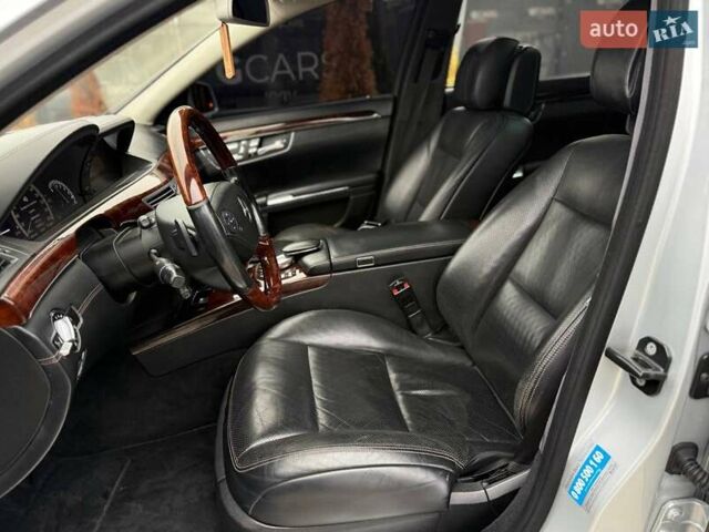 Сірий Мерседес С Клас, об'ємом двигуна 4.66 л та пробігом 195 тис. км за 11500 $, фото 14 на Automoto.ua