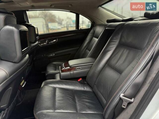 Сірий Мерседес С Клас, об'ємом двигуна 4.66 л та пробігом 195 тис. км за 11500 $, фото 42 на Automoto.ua