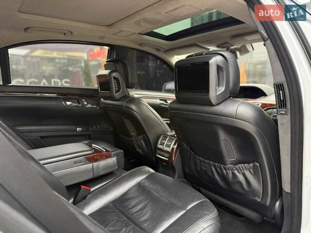 Сірий Мерседес С Клас, об'ємом двигуна 4.66 л та пробігом 195 тис. км за 11500 $, фото 47 на Automoto.ua